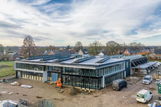 Nieuwbouw van Hek Badkamers in Woudenberg vanuit de lucht