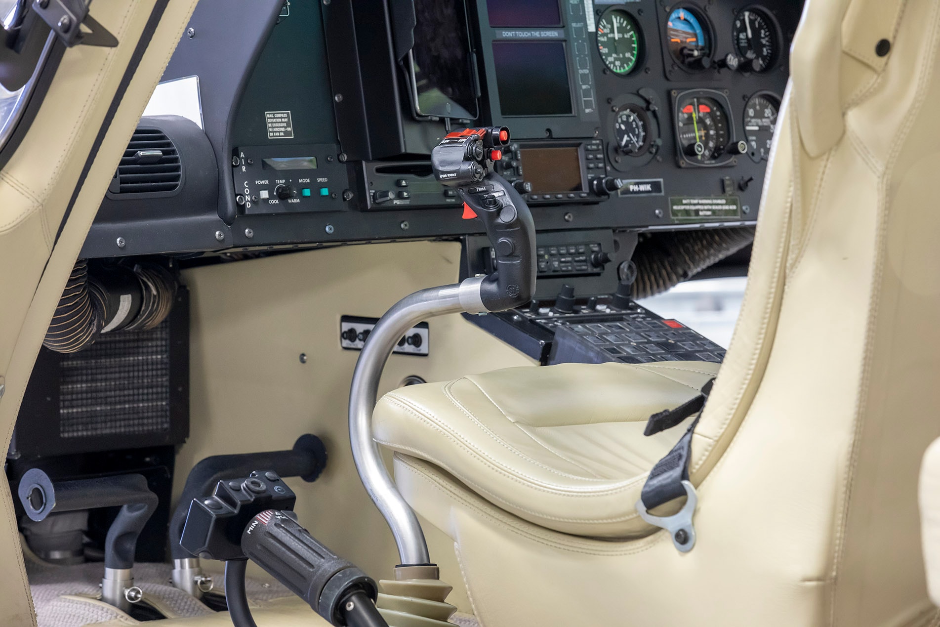 Interieurfotografie helikopters Heliair Helicopter Services, foto 11