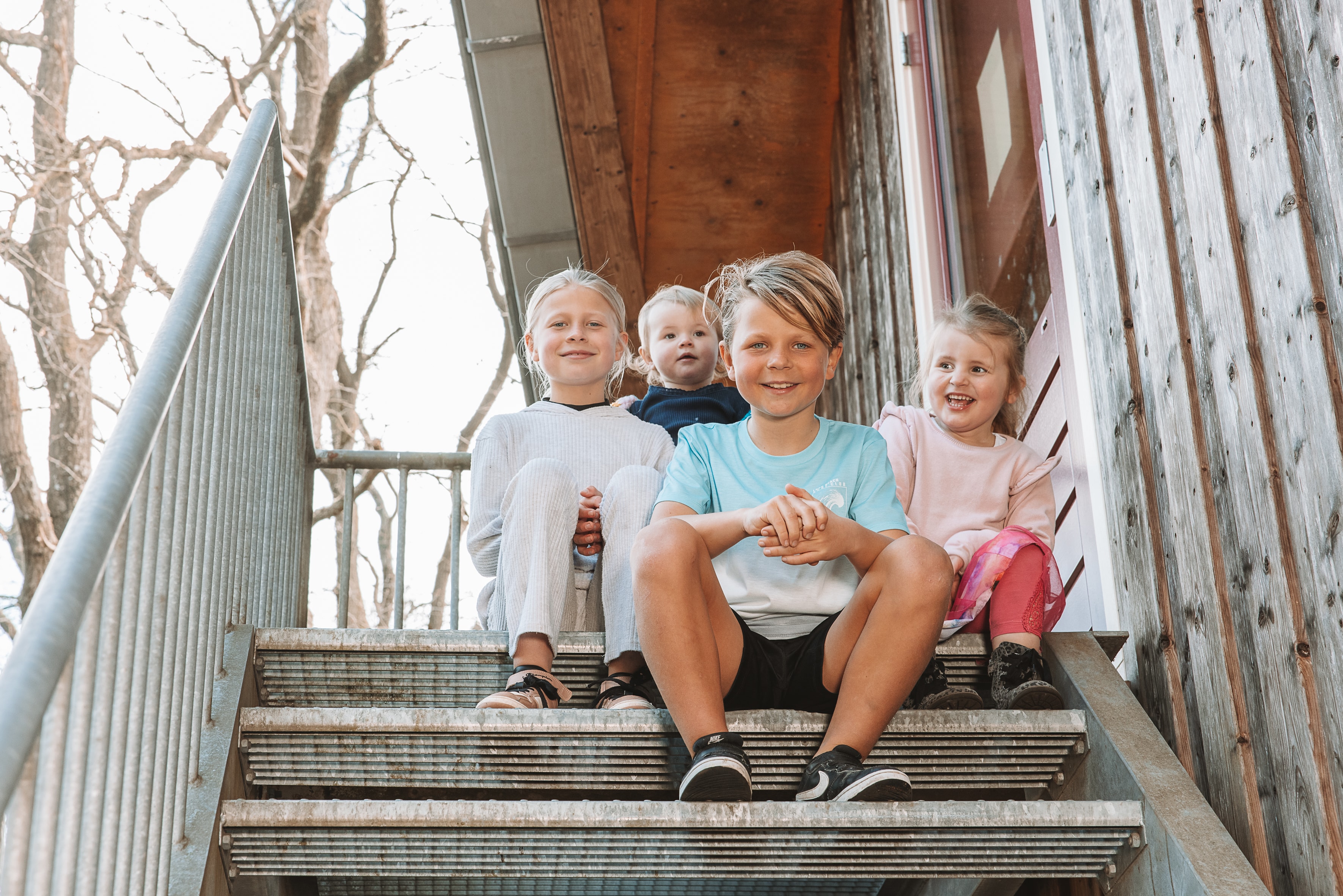 Vriendinnen samen op de foto tijdens een fotoshoot